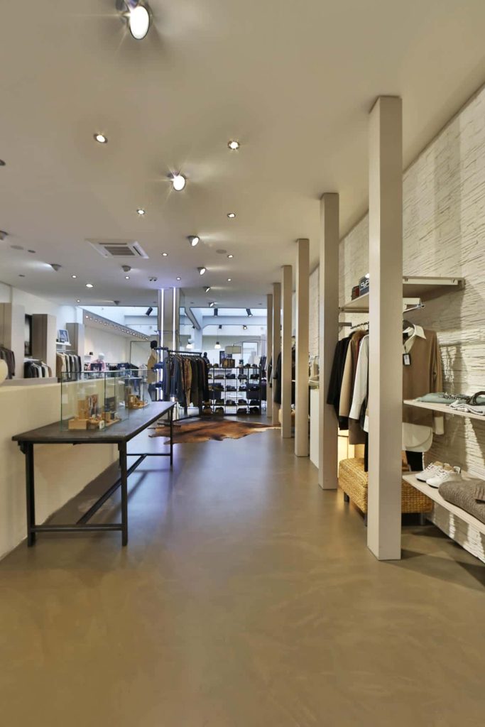 sol en béton ciré du magasin l'adresse - Nyon