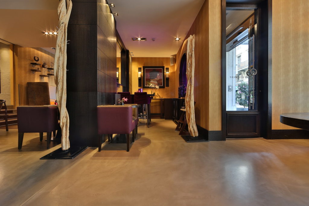 Béton ciré rez de chaussée hotel