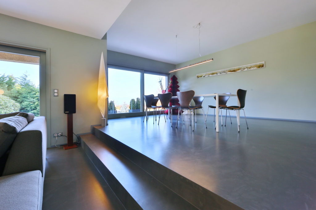 Béton ciré sur du carrelage en rénovation