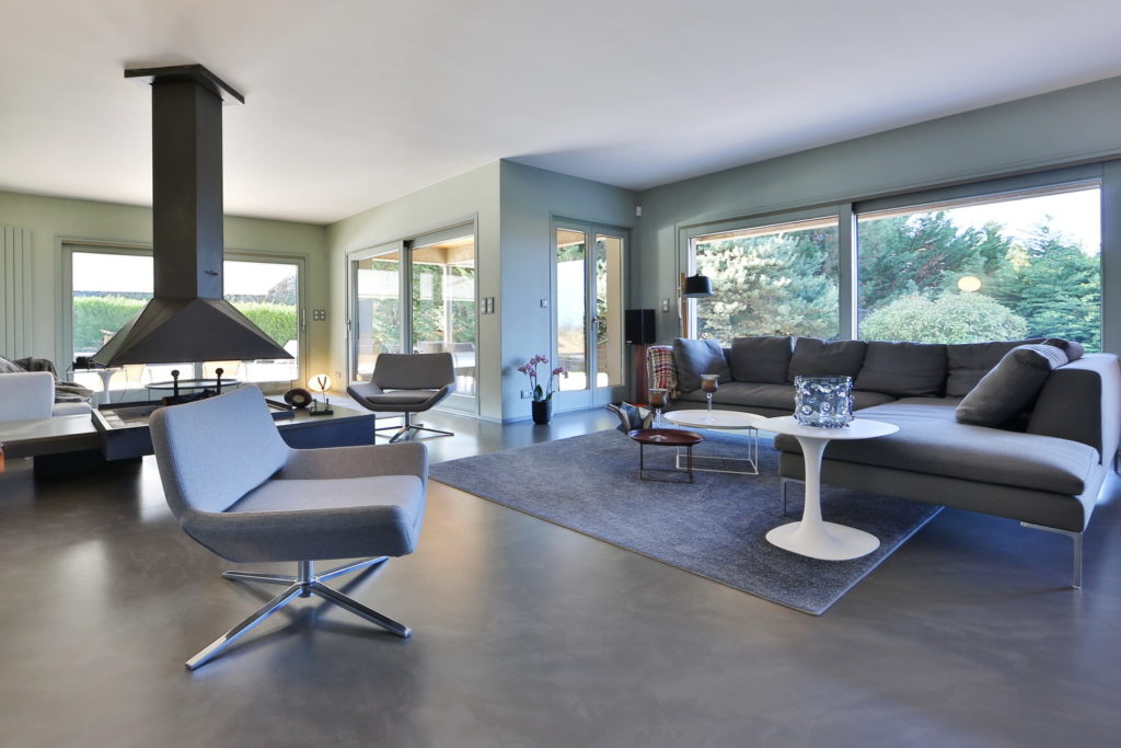 Carrelage ancien rénové avec du béton ciré