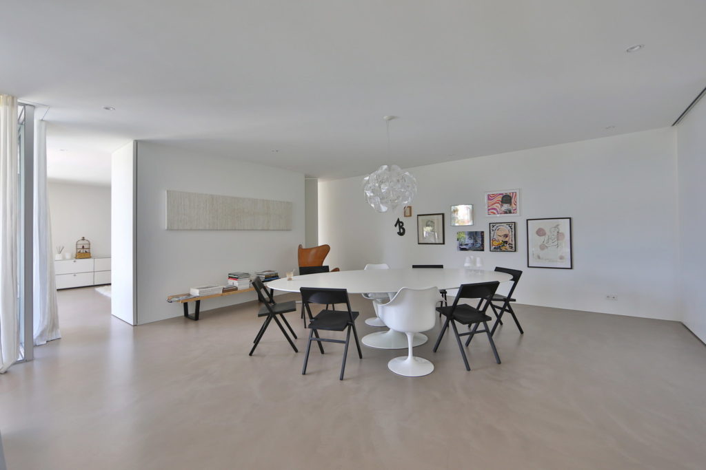 Salle à manger en béton ciré