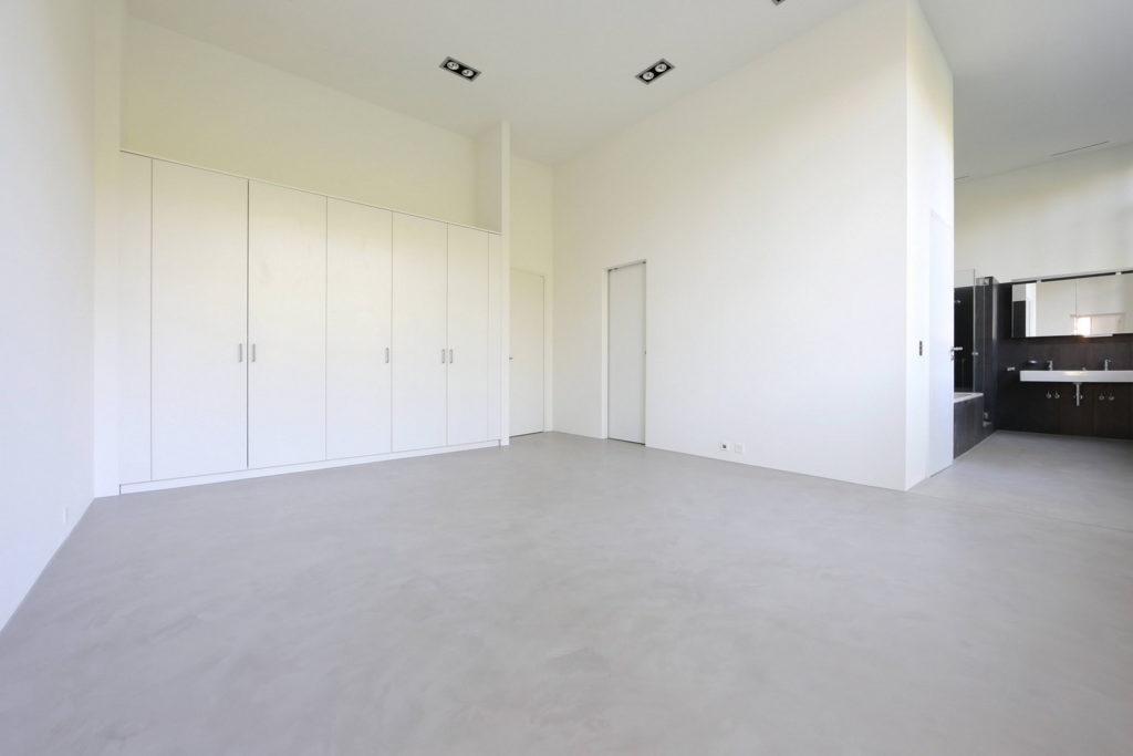 Sol d'un loft en béton ciré