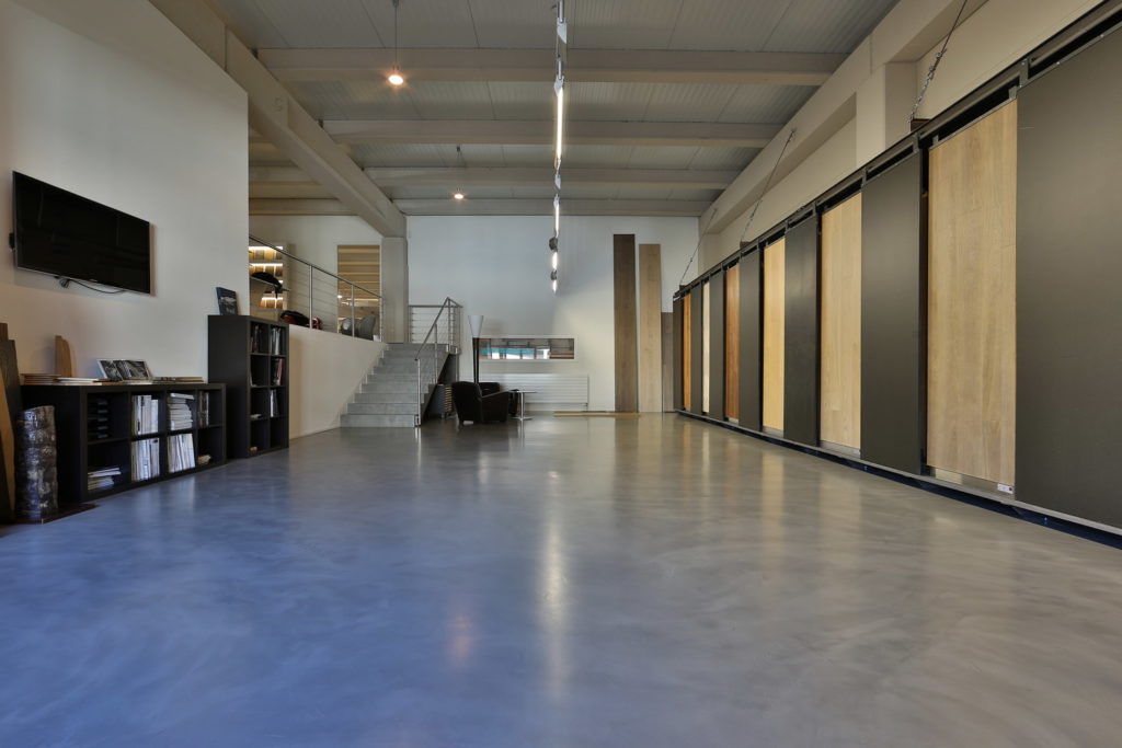 Surface au sol sur dalle en béton ciré