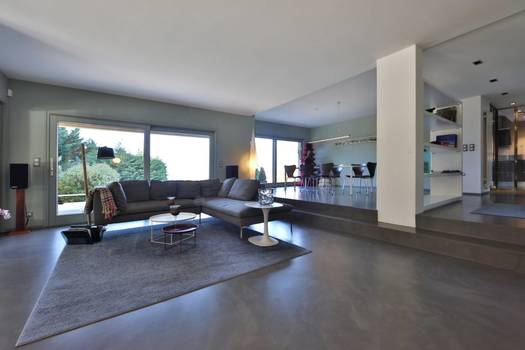 Béton ciré sur du carrelage en rénovation