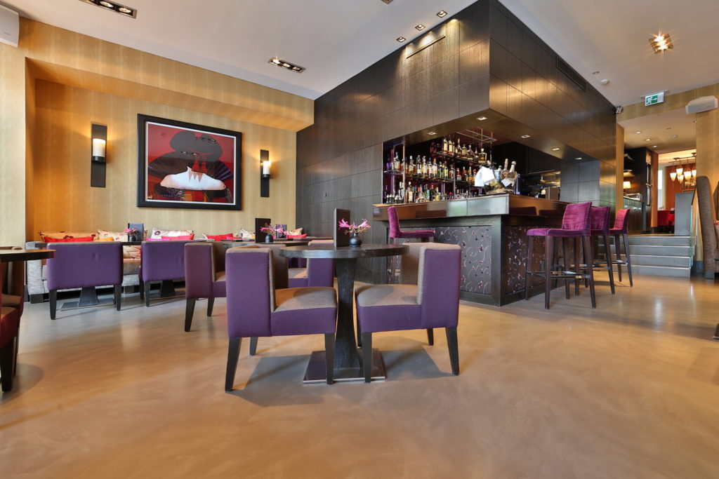 sol entrée hall et reception en béton ciré